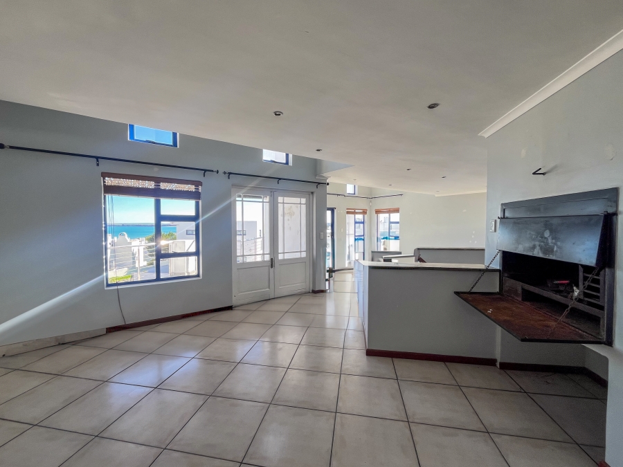 To Let 5 Bedroom Property for Rent in Paradise Beach Western Cape